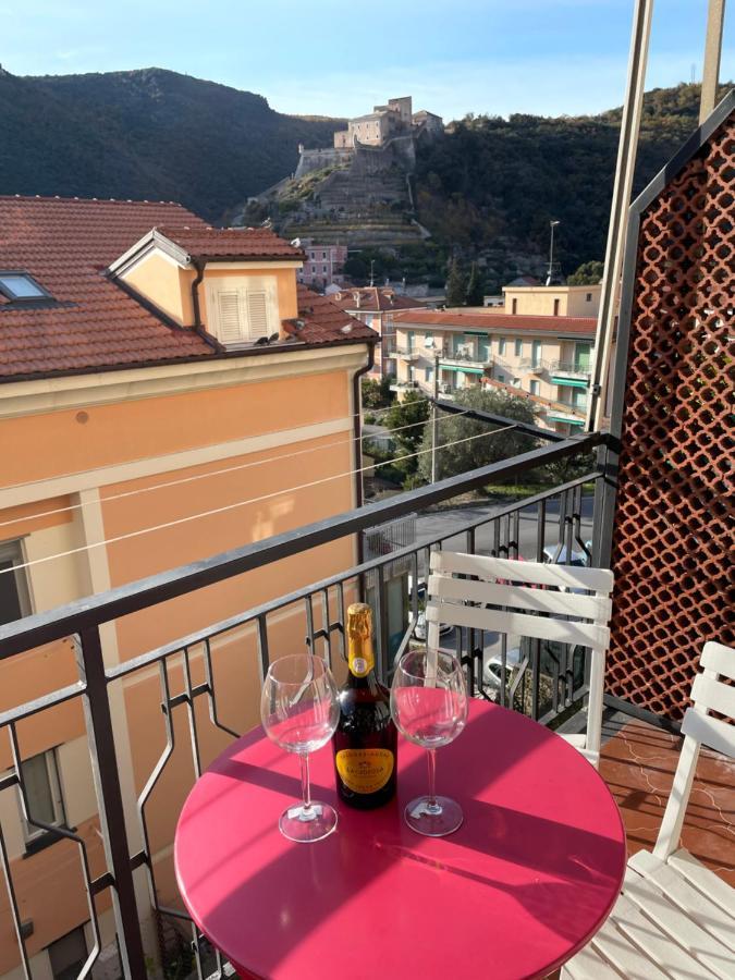 Appartamento Bike & Sea Under Castle Dreams At Finalborgo Finale Ligure Esterno foto