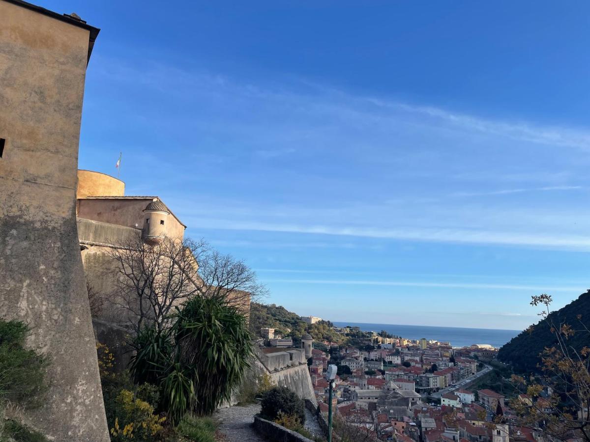 Appartamento Bike & Sea Under Castle Dreams At Finalborgo Finale Ligure Esterno foto