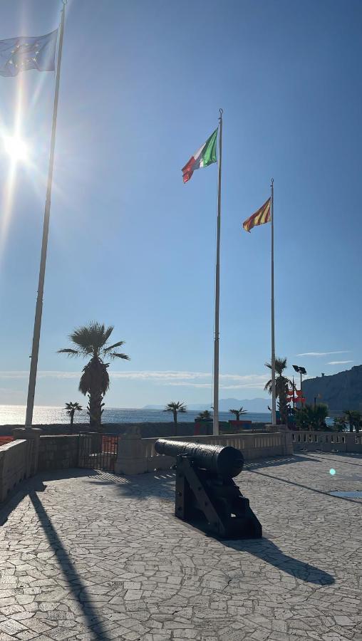 Appartamento Bike & Sea Under Castle Dreams At Finalborgo Finale Ligure Esterno foto